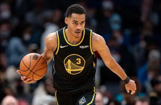 世体：今夏巴萨要引进一名前锋，目标包括伊萨克和迪亚斯