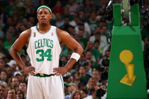 [中超]维塔尔角球开出 刘若钒前点头球破门