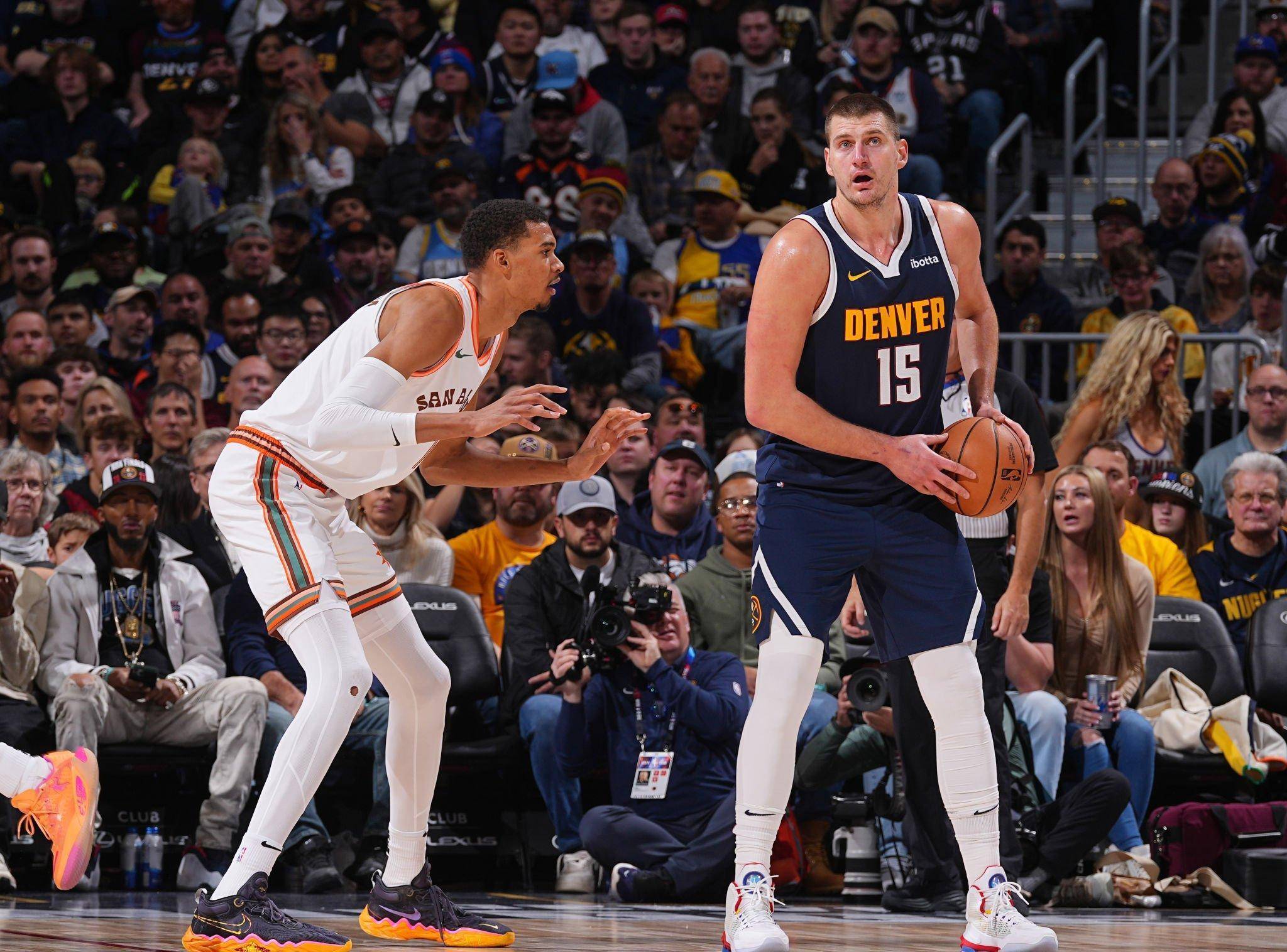 第四次，曼联错失进入欧冠区的机会。