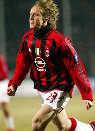 邮报：阿森纳正与布莱克本流浪者就17岁前锋蒂容进行谈判