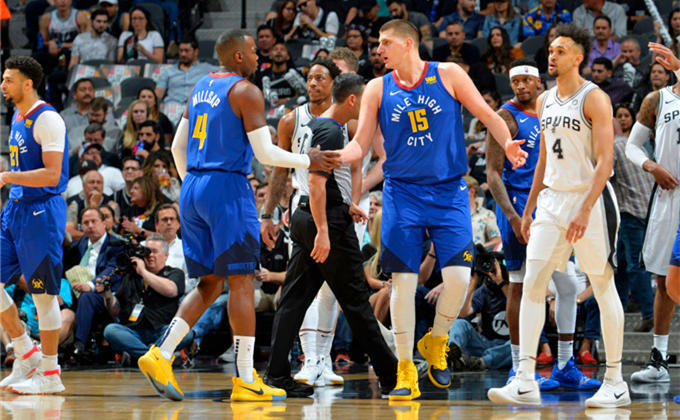 狼队14轮仅积2分排名英超垫底，上赛季曾双杀曼联