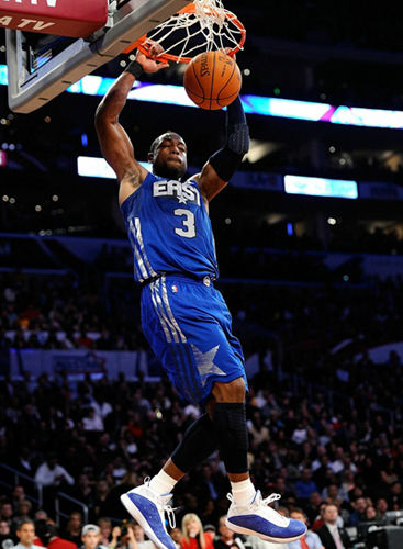 保安大爷中场硬核加入拉拉队，全场尖叫炸了！